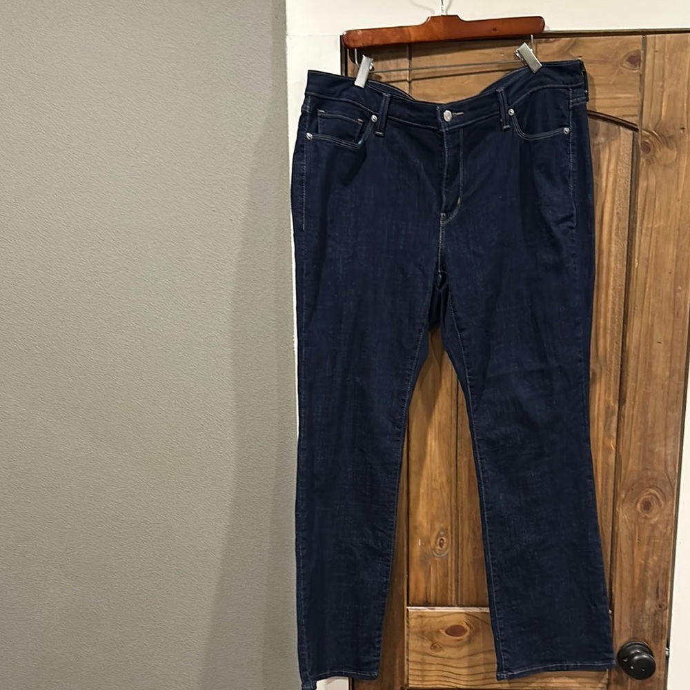 Women's Dark Wash Levi’s Jeans
